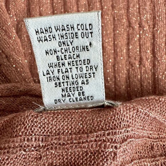 2PC Chico’s sweater set in beautiful coral pink with metallic thread M - Picture 7 of 7